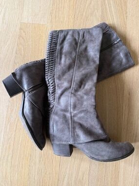 Women’s Knee-High faux Suede Pull-On Boots in Gray Sz 11